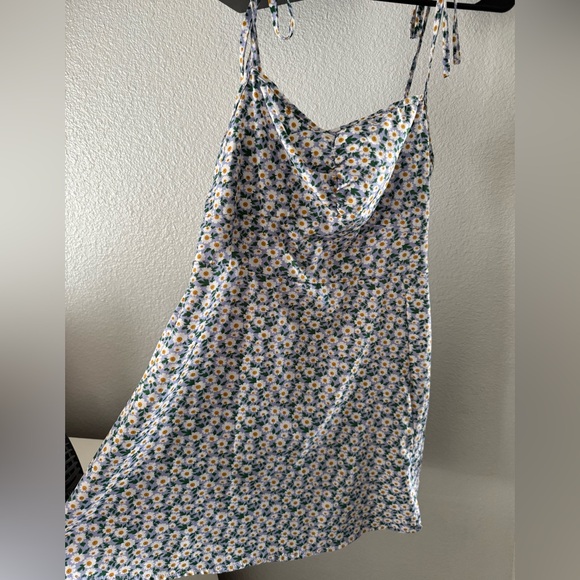 SHEIN Daisy Print Dress with Green Accents - Picture 1 of 4